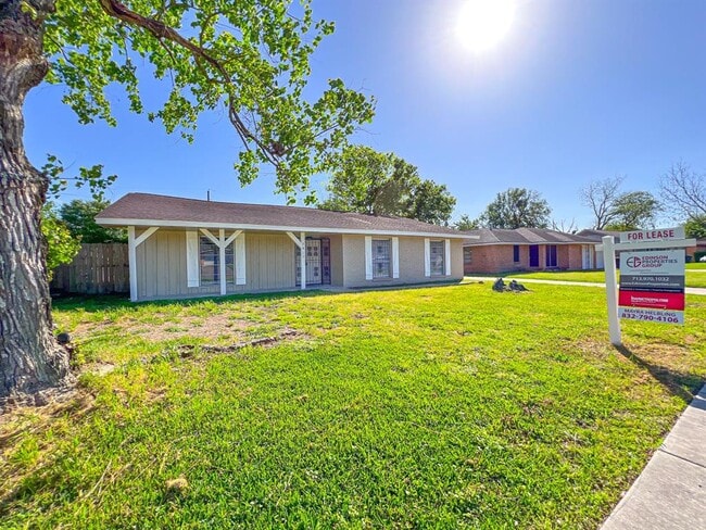 2815 Monticello Dr in Houston, TX - Foto de edificio - Building Photo