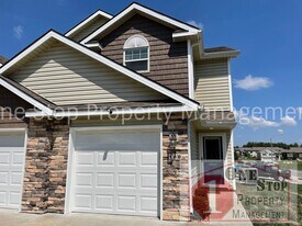 100 Grant Dr in Raymore, MO - Building Photo