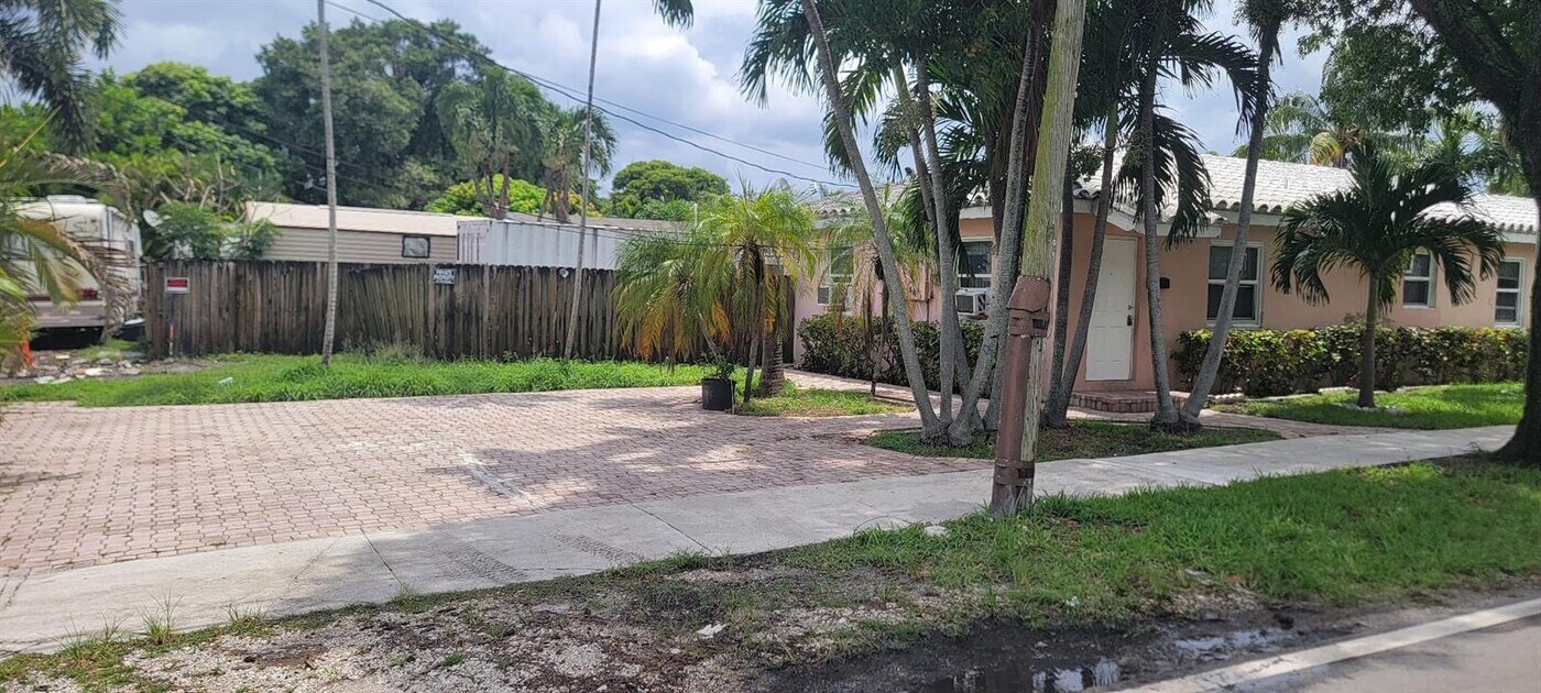 1855 Sherman St in Hollywood, FL - Foto de edificio