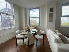 129 Church St, Unit Studio in New Haven, CT - Building Photo - Building Photo