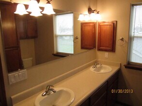 389 Cascade Dr in Central Point, OR - Building Photo - Building Photo