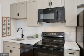 241 S 5th St, Unit 4 in Reading, PA - Building Photo - Building Photo
