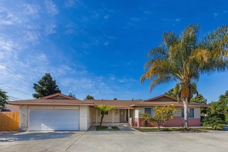 4+1 Single Story Units in Westminster in Westminster, CA - Building Photo - Other