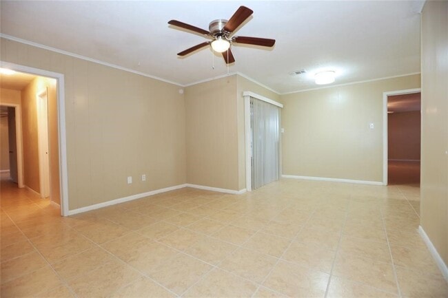 903 Mabry St in Baytown, TX - Building Photo - Building Photo