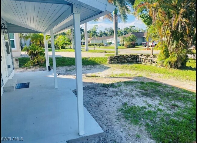 151 7th St in Naples, FL - Building Photo - Building Photo