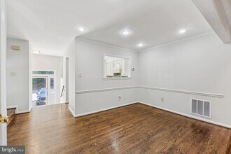 10520 Pine Haven Terrace in Rockville, MD - Building Photo - Building Photo