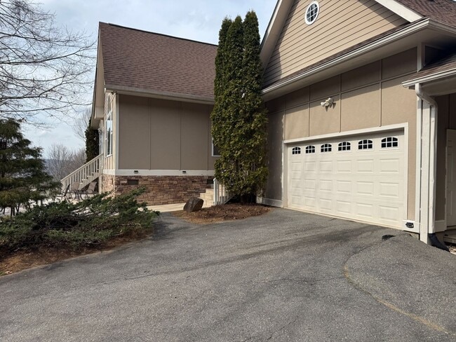 94 Dalya Rd in Swannanoa, NC - Building Photo - Building Photo