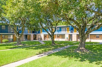 1305 Memorial Dr in Baytown, TX - Building Photo - Building Photo