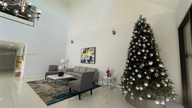 200 Lakeview Dr in Weston, FL - Building Photo - Building Photo