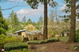 9310 SW 8th Dr in Portland, OR - Building Photo - Building Photo