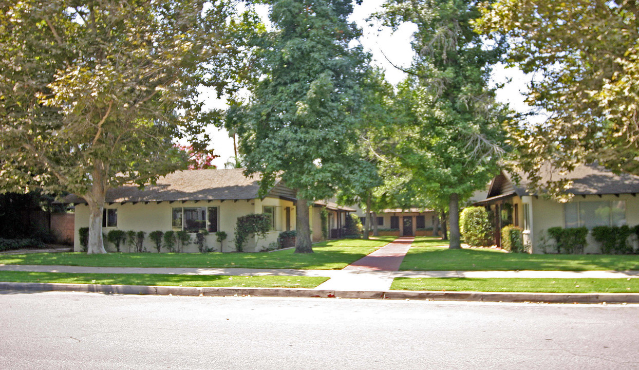 24 Parkwood Dr in Redlands, CA - Building Photo