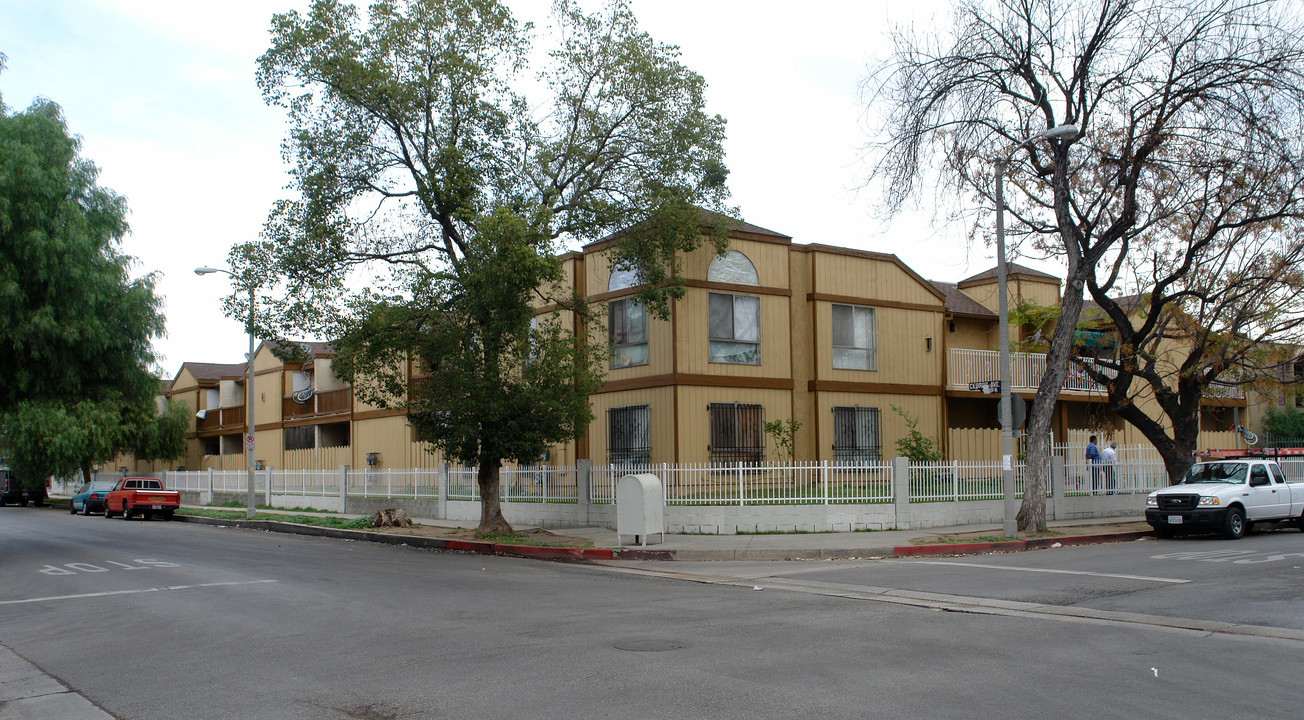 14699 Rayen St in Panorama City, CA - Building Photo