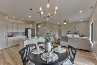 625 Layne Dr, Unit 1 in West Burlington, IA - Building Photo - Building Photo