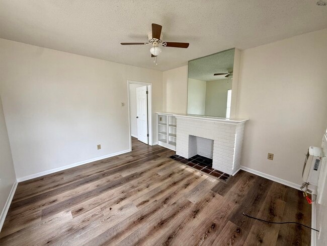 611 1/2 Sunset Dr