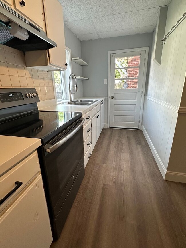 property at 565 W Market St