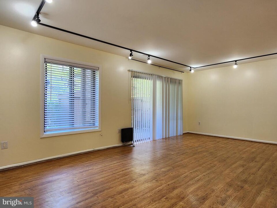 6934 Hanover Pkwy in Greenbelt, MD - Building Photo