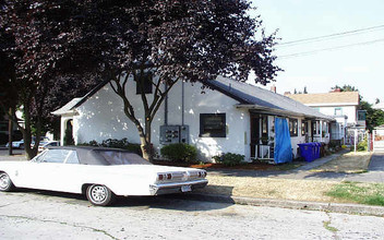 2323-2339 SE Madison St in Portland, OR - Building Photo - Building Photo