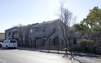 4527 Bancroft Ave in Oakland, CA - Building Photo