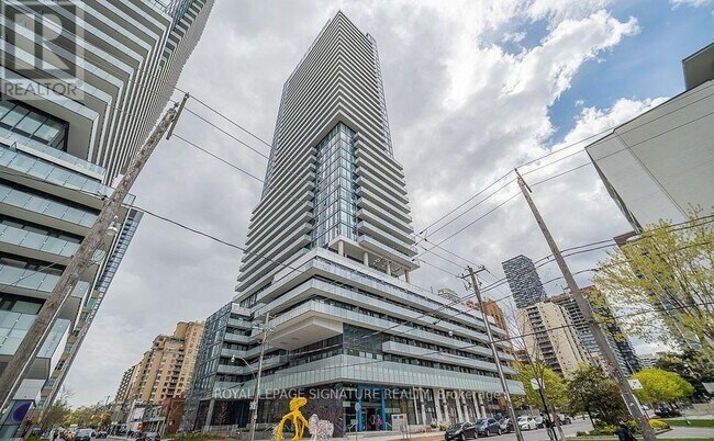 161 Roehampton Ave in Toronto, ON - Building Photo - Building Photo