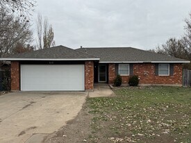 717 NW 67th St in Lawton, OK - Building Photo
