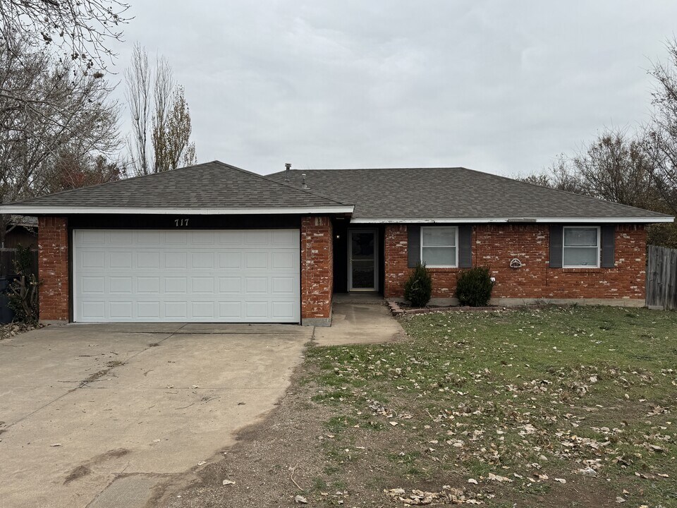 717 NW 67th St in Lawton, OK - Building Photo