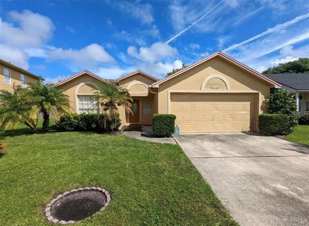 1065 Brielle Ct in Oviedo, FL - Foto de edificio