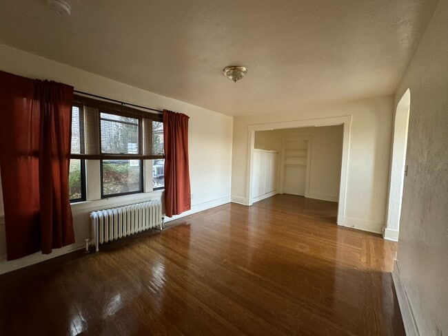 2812 Broadway Ave in Dormont, PA - Foto de edificio - Building Photo