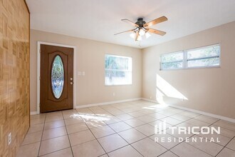 710 Westbrook Ave in Brandon, FL - Foto de edificio - Building Photo
