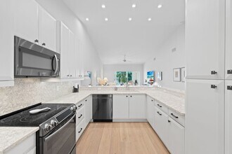 818 Tanbark Dr in Naples, FL - Building Photo - Building Photo