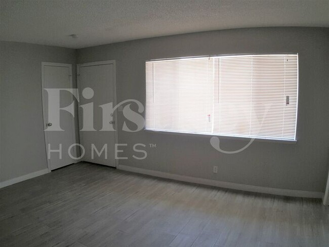 137 Kola St in Henderson, NV - Building Photo - Building Photo