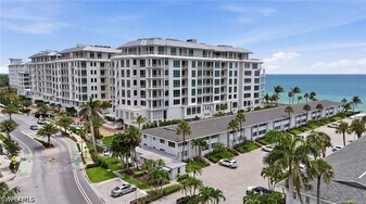 1065 Gulf Shore Blvd N in Naples, FL - Building Photo