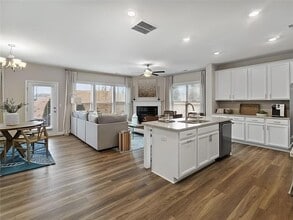 1341 Elderwood Way, Unit 4-4B402 in Cumming, GA - Foto de edificio - Building Photo