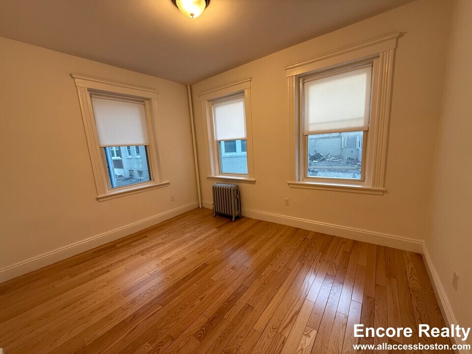251 Kelton St, Unit 3 in Boston, MA - Foto de edificio