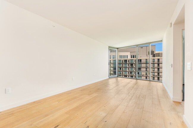 property at 1001 Queen St