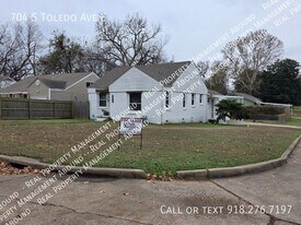 704 S Toledo Ave in Tulsa, OK - Building Photo