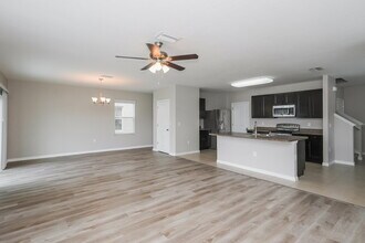 10145 Geese Trail Cir in Ruskin, FL - Building Photo - Building Photo