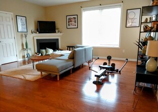 115 Alma Mater Dr in State College, PA - Foto de edificio - Building Photo