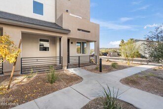2124 Jennifer Lynn Way in Phoenix, AZ - Building Photo - Building Photo