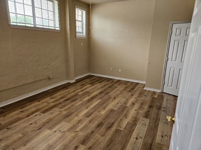 E. E Southcross in San Antonio, TX - Building Photo - Building Photo