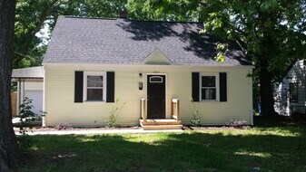 1363 Sunset Dr in Norfolk, VA - Building Photo