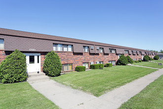 Stonewood Apartments in Marion, IA - Building Photo - Building Photo