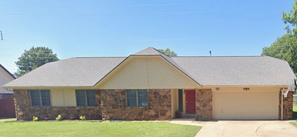 4004 S Maple Ave in Broken Arrow, OK - Building Photo