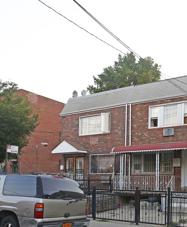 769 Logan St in Brooklyn, NY - Building Photo - Building Photo