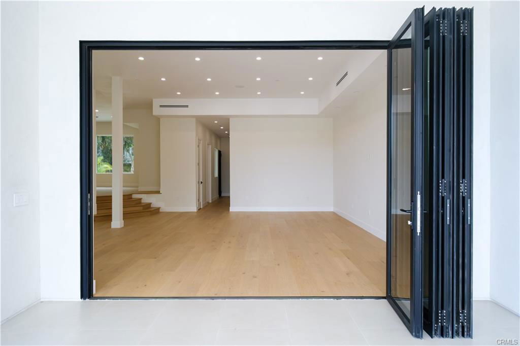 10511 Mary Bell Ave in Los Angeles, CA - Building Photo