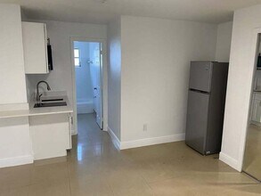 512 SW 7th St in Hallandale Beach, FL - Building Photo - Building Photo