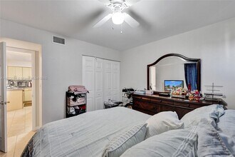 10125 W Sunrise Blvd in Plantation, FL - Building Photo - Building Photo
