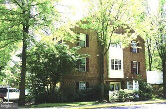 9386 Van Arsdale Dr in Vienna, VA - Building Photo - Building Photo