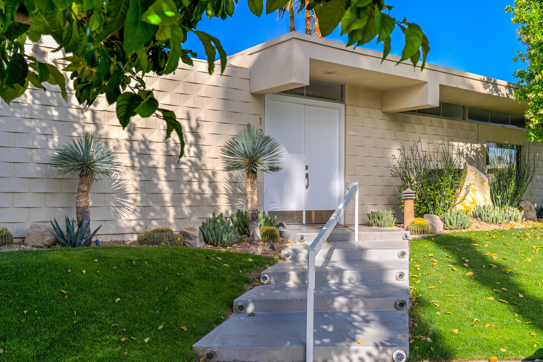 120 Eastlake Dr in Palm Springs, CA - Building Photo