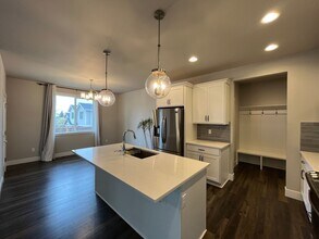 15675 NE Clackamas Ct in Portland, OR - Building Photo - Building Photo