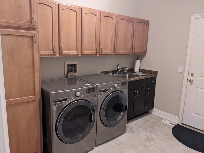 2835 Reserve Ct in Aurora, IL - Building Photo - Building Photo